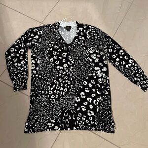 M Collection Women's V-neck sweater. Never worn